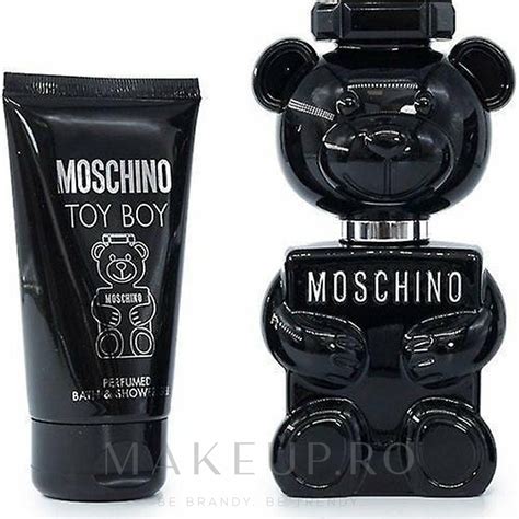 toy boy moschino how smell